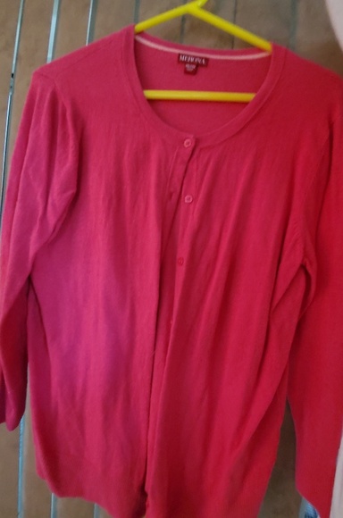 4 button up sweaters. - Picture 2 of 4